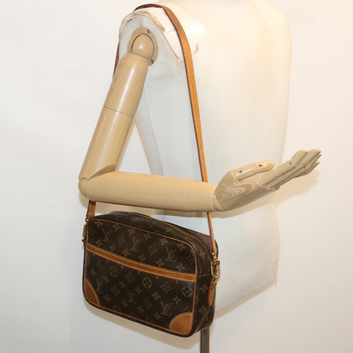 LOUIS VUITTON Monogram Trocadero 27 Shoulder Bag M51274 LV 33875