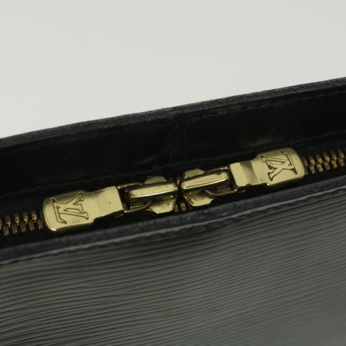 LOUIS VUITTON Epi Lussac Shoulder Bag Black M52282 LV 34006