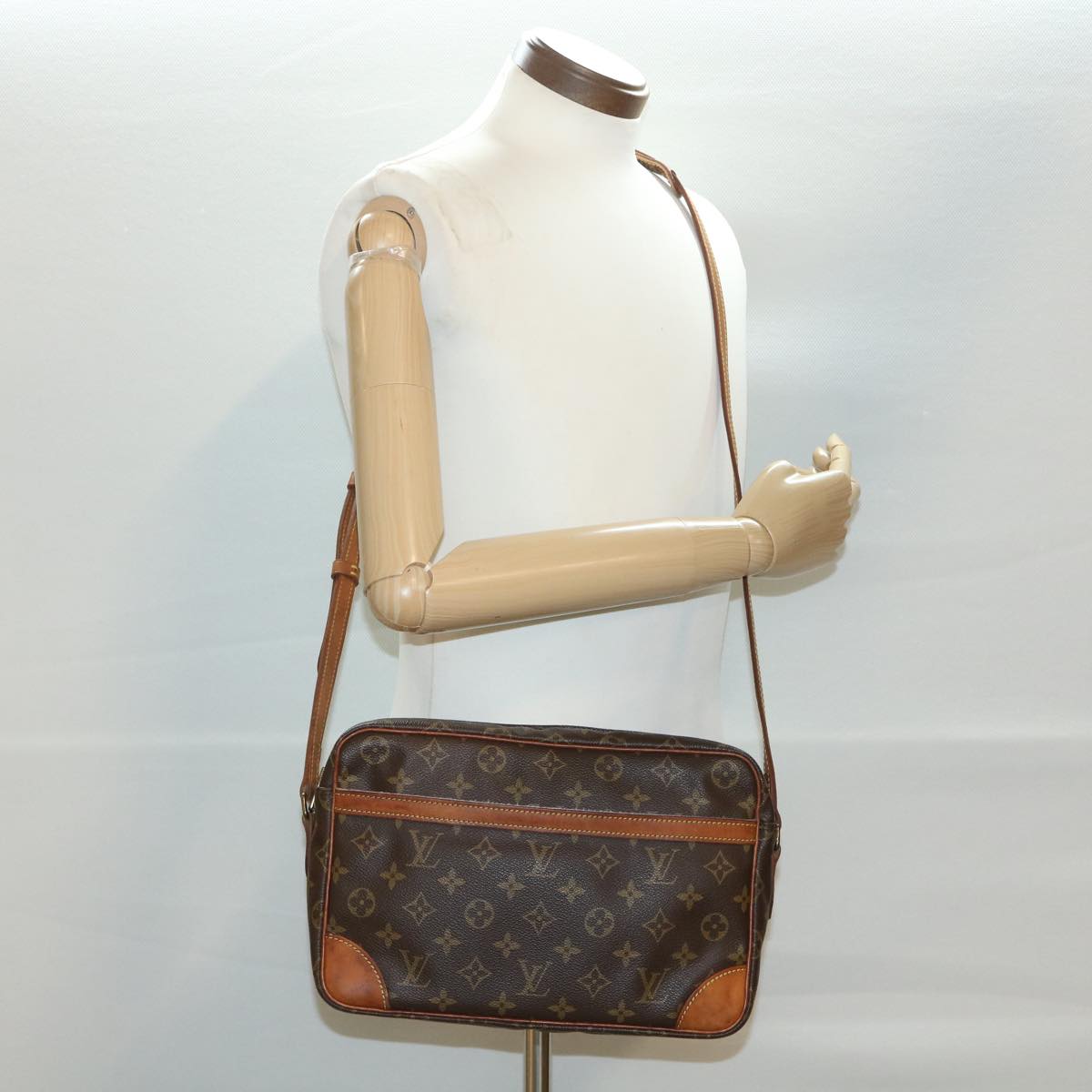 LOUIS VUITTON Monogram Trocadero 30 Shoulder Bag M51272 LV 34017