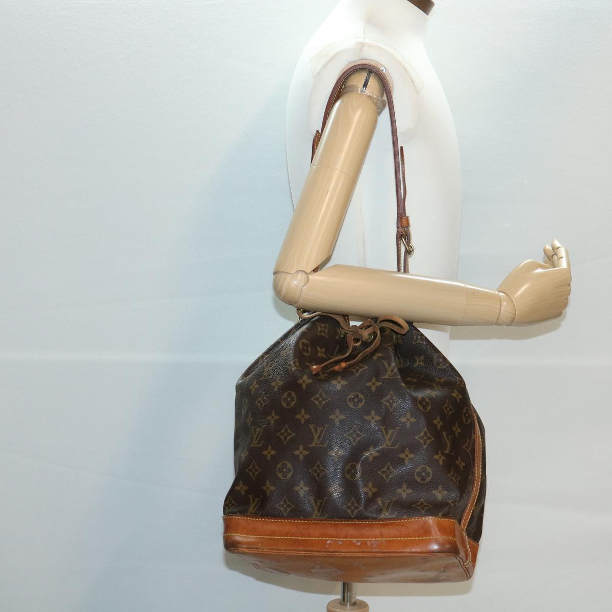 LOUIS VUITTON Monogram Noe Shoulder Bag M42224 LV 34142