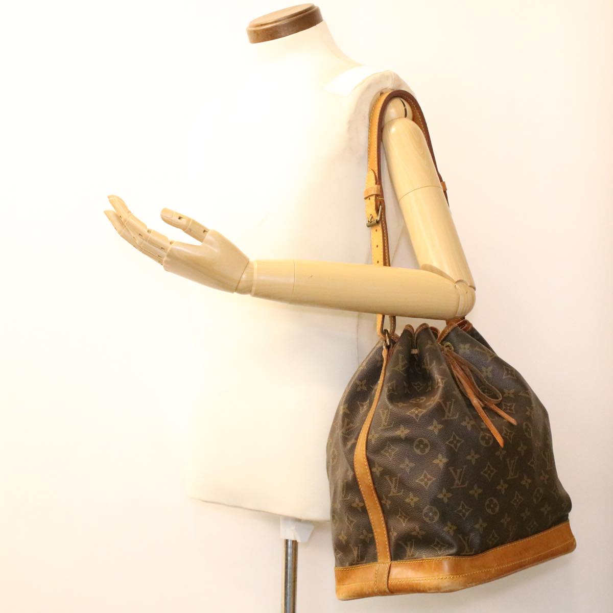 LOUIS VUITTON Monogram Noe Shoulder Bag M42224 LV 34416