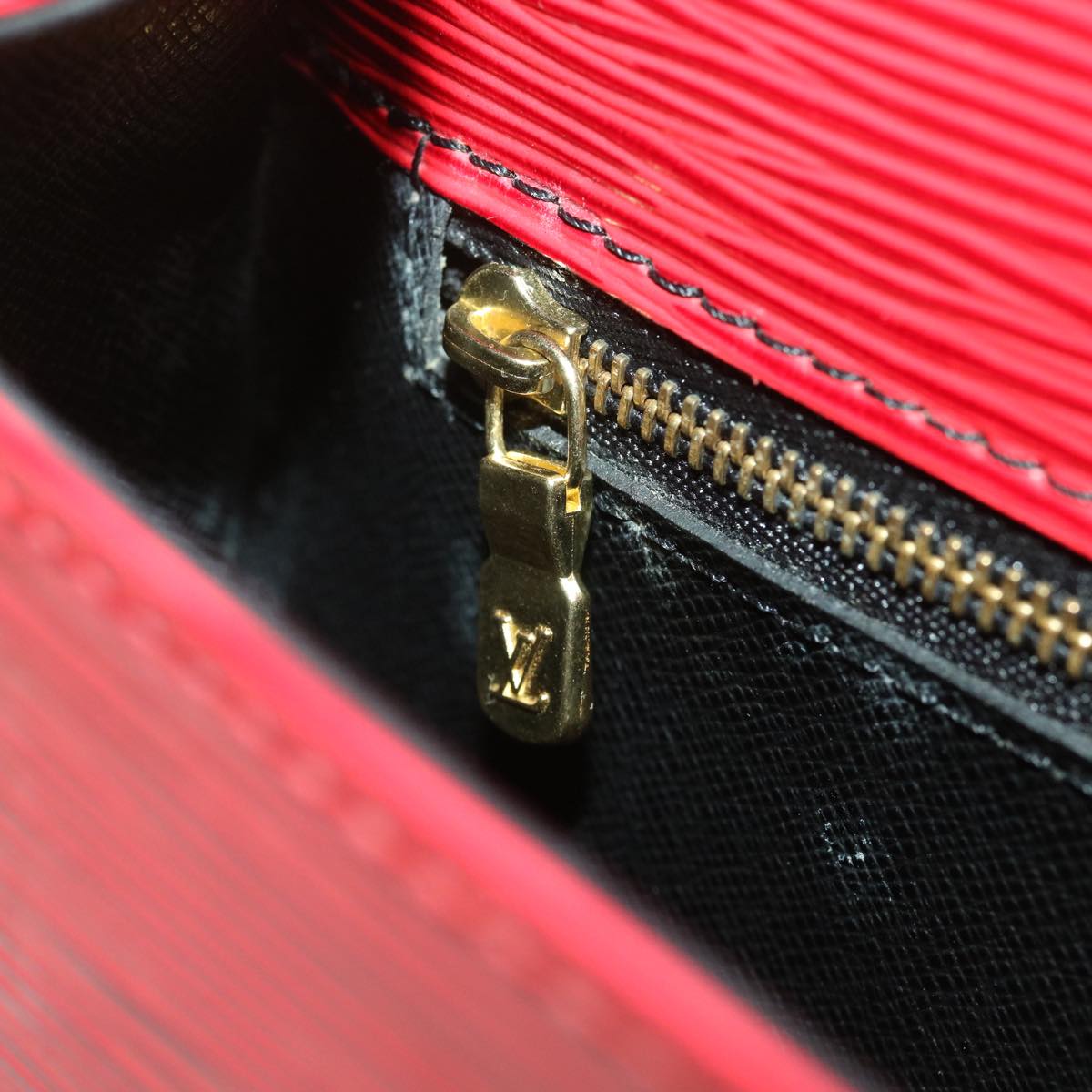 LOUIS VUITTON Epi Saint Cloud GM Shoulder Bag Red M52197 LV 34556