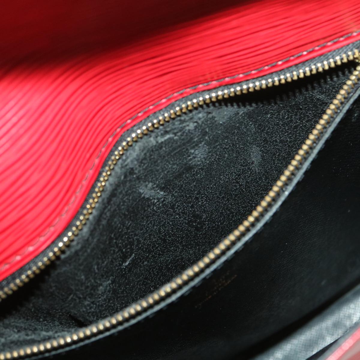 LOUIS VUITTON Epi Saint Cloud GM Shoulder Bag Red M52197 LV 34556