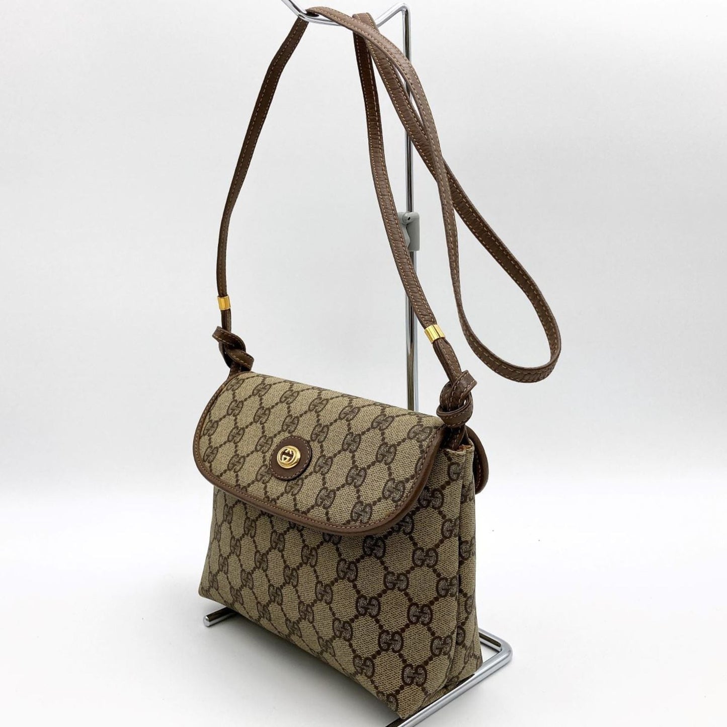 Gucci Gg Supreme  Canvas Shoulder Bag ()