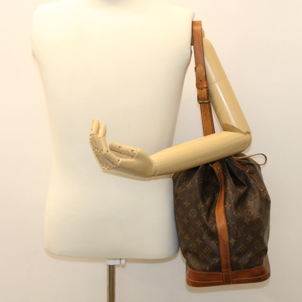 LOUIS VUITTON Monogram Noe Shoulder Bag M42224 LV 35803