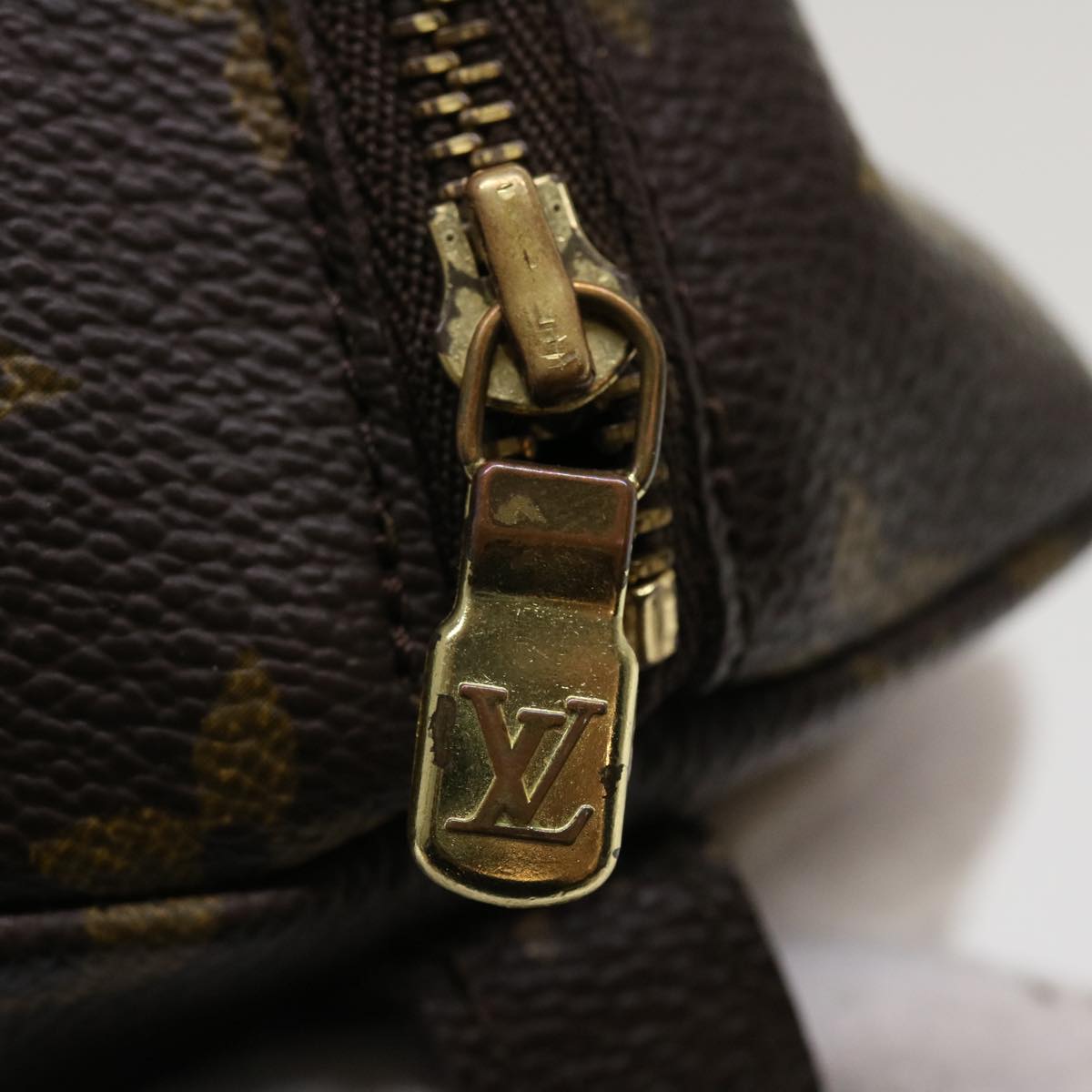 LOUIS VUITTON Monogram Trousse Demi Ronde Cosmetic Pouch M47520 LV 35888