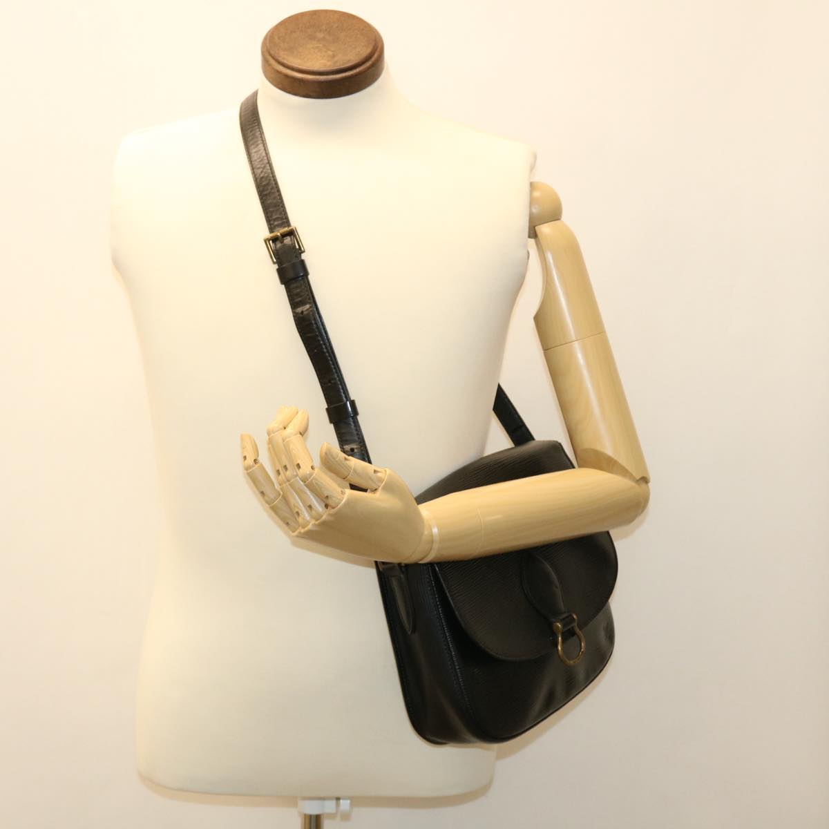 LOUIS VUITTON Epi Saint Cloud GM Shoulder Bag Black M52192 LV 35918