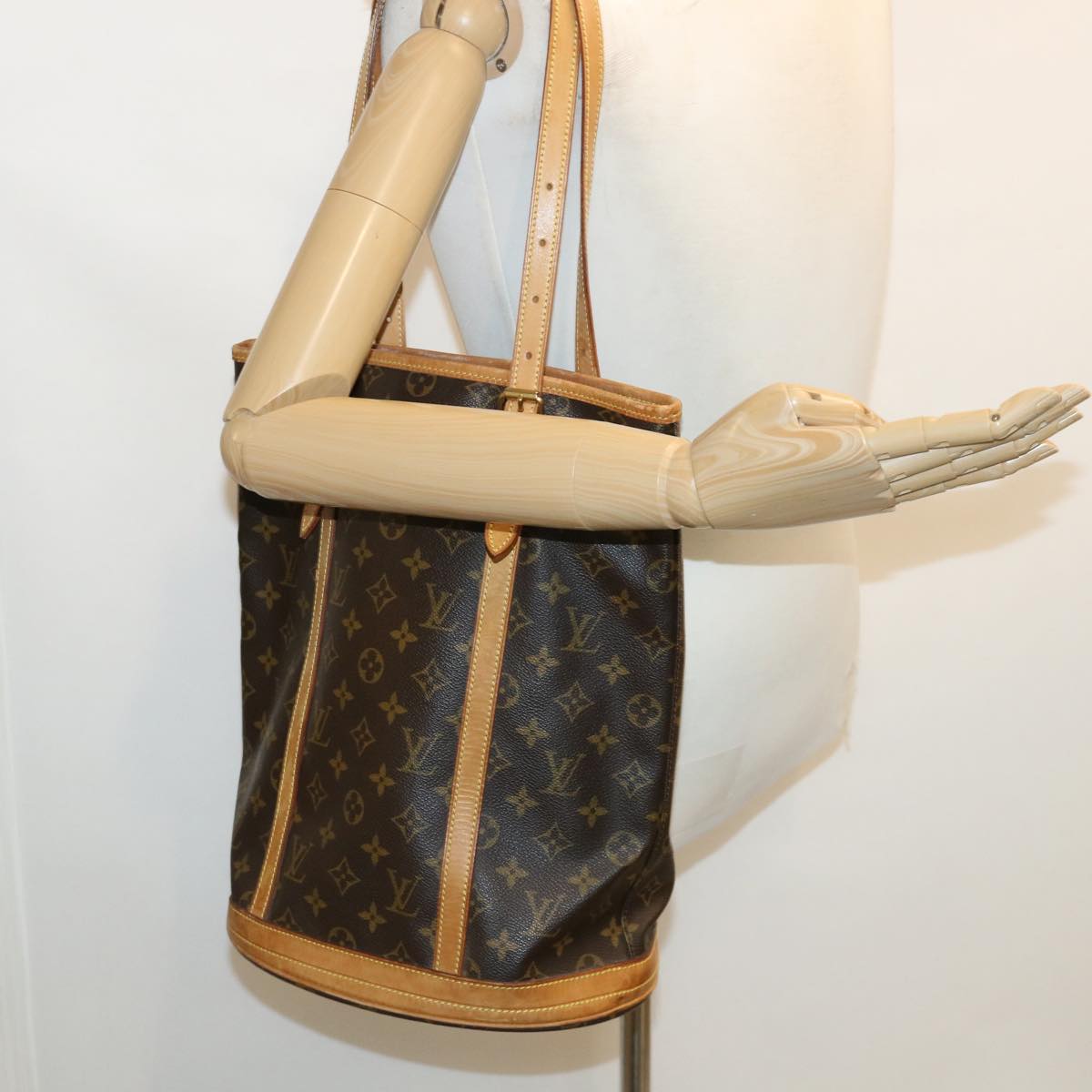 LOUIS VUITTON Monogram Bucket GM Shoulder Bag M42236 LV 35929