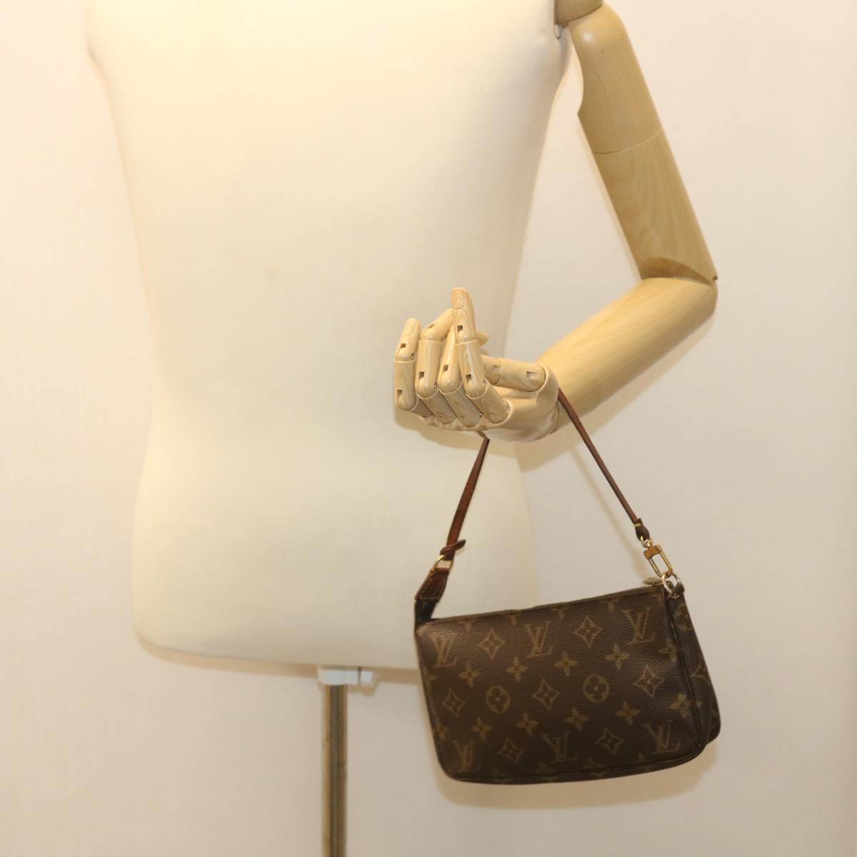 LOUIS VUITTON Monogram Pochette Accessoires Pouch M51980 LV 36027