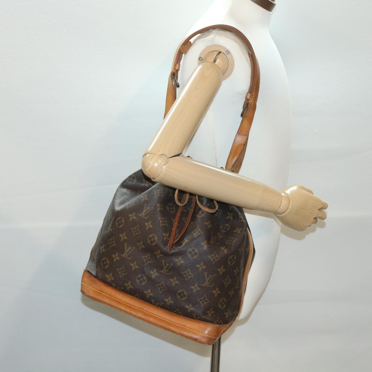 LOUIS VUITTON Monogram Noe Shoulder Bag M42224 LV 36151