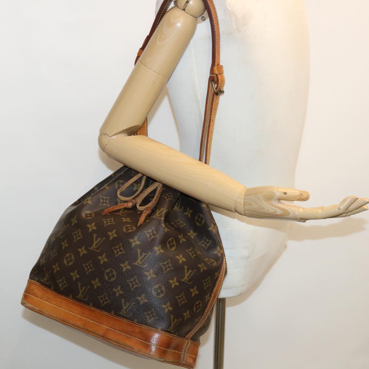 LOUIS VUITTON Monogram Noe Shoulder Bag M42224 LV 36232