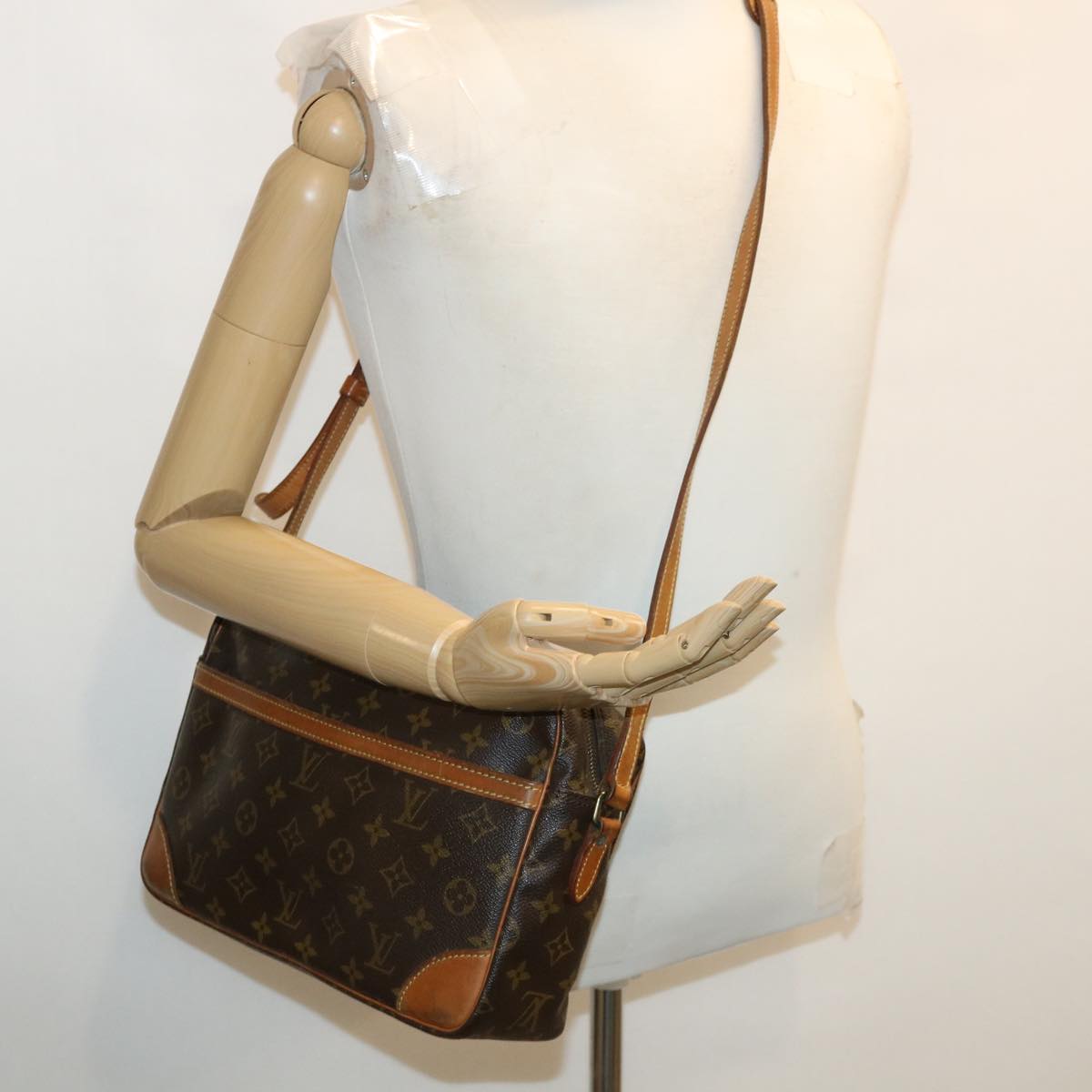 LOUIS VUITTON Monogram Trocadero 30 Shoulder Bag M51272 LV 36370