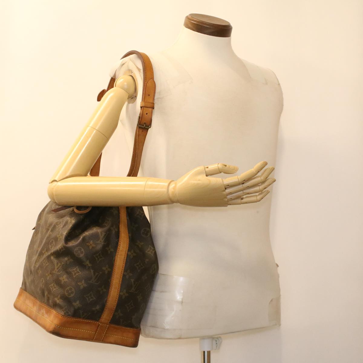 LOUIS VUITTON Monogram Noe Shoulder Bag M42224 LV 37947
