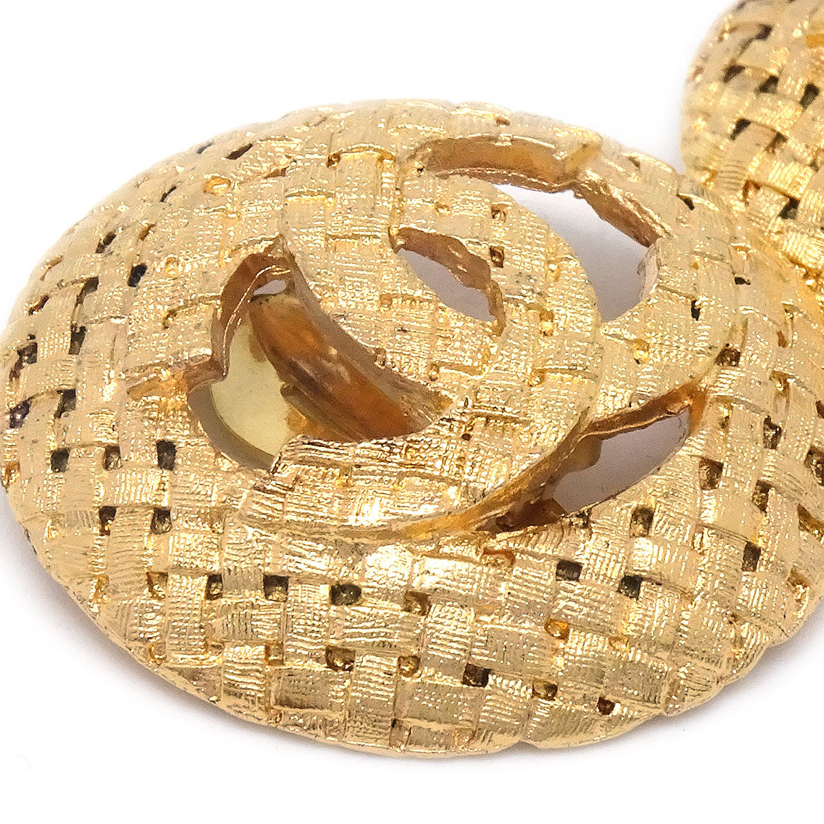 Luxury Chanel 1994 Woven CC Circle Earrings Clip-On Gold 2889