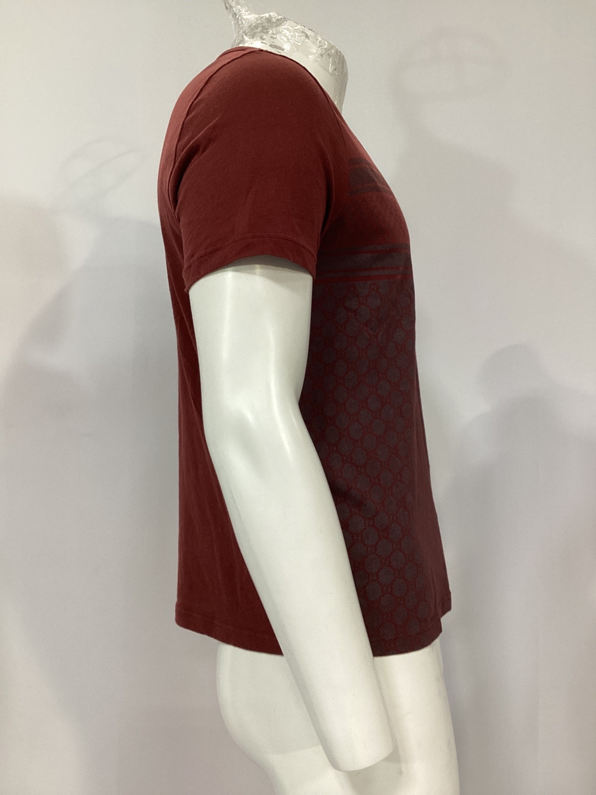 Gucci GG Kefia Print Round Neck T-Shirt in Maroon Cotton