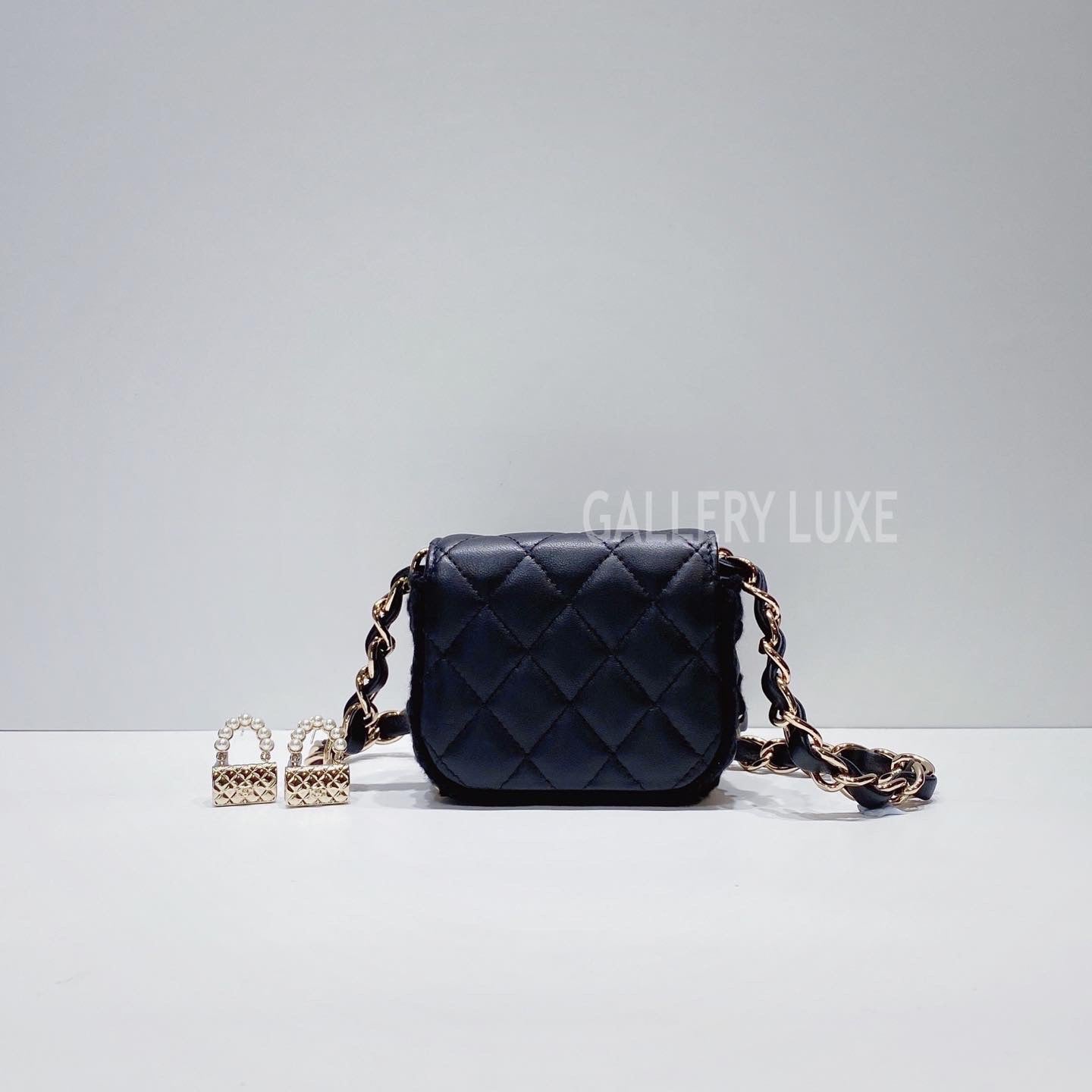 No.3386-Chanel All About Crochet Vanity With Chain