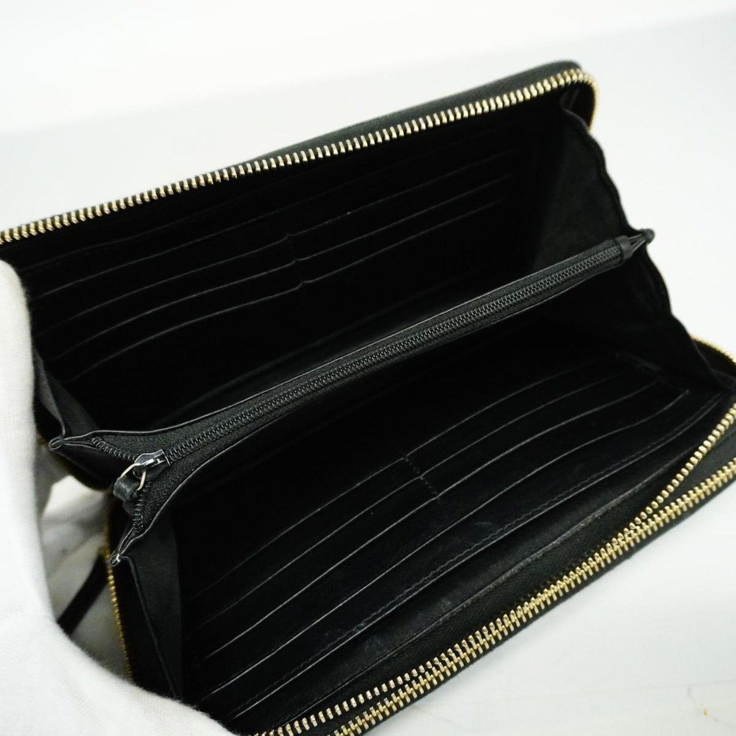 Gucci Soho  Patent Leather Wallet  ()