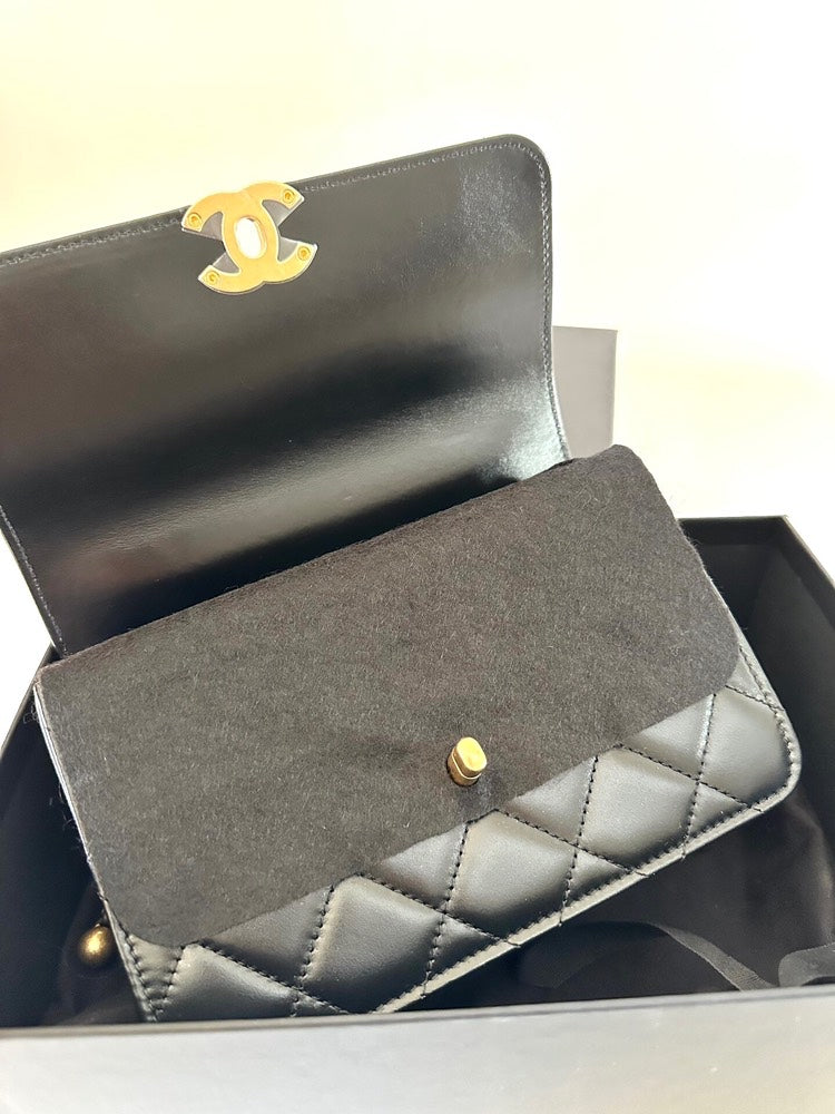 Luxury Chanel 22 Chip Bag CF Mini