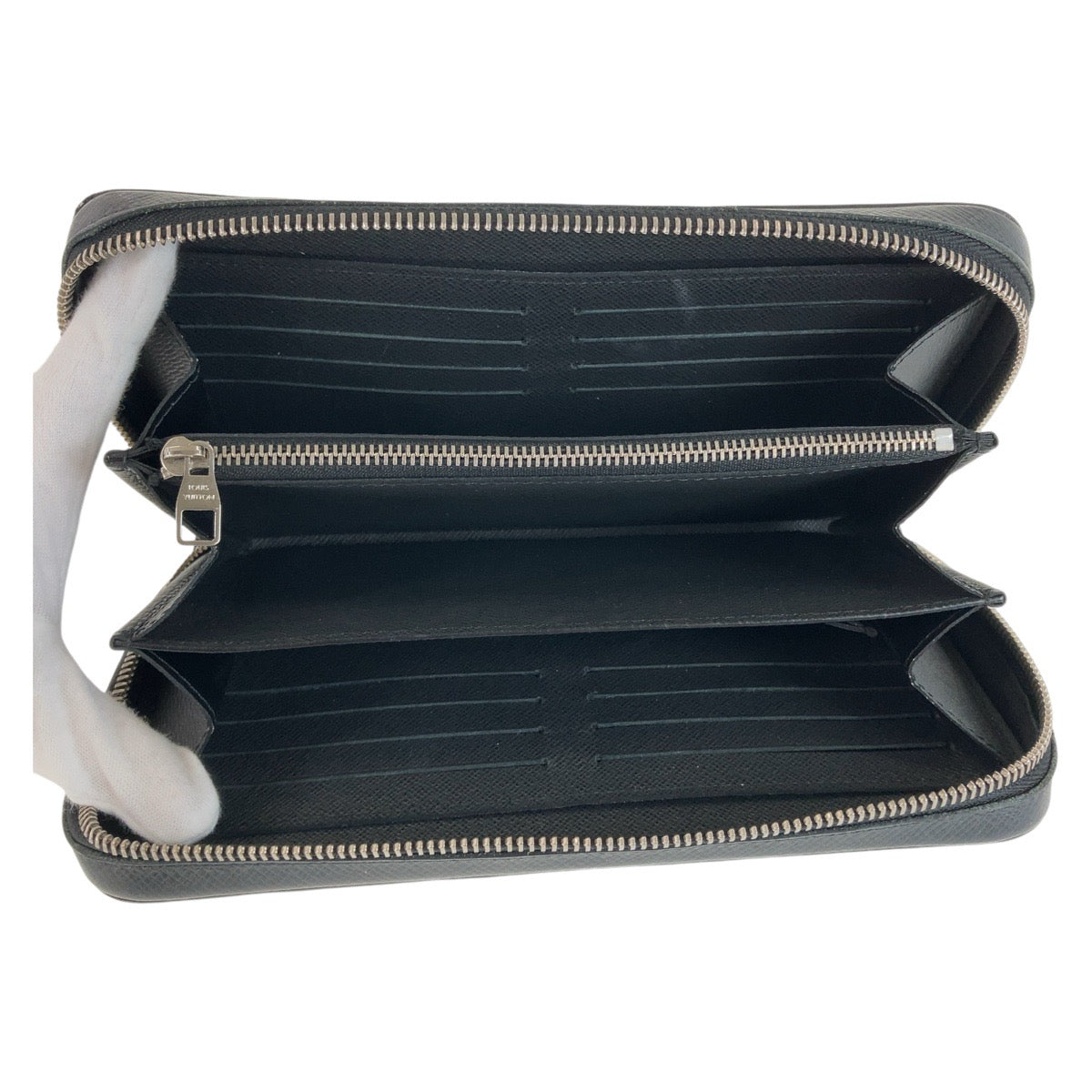 Louis Vuitton Taiga Zippy XL Leather Wallet