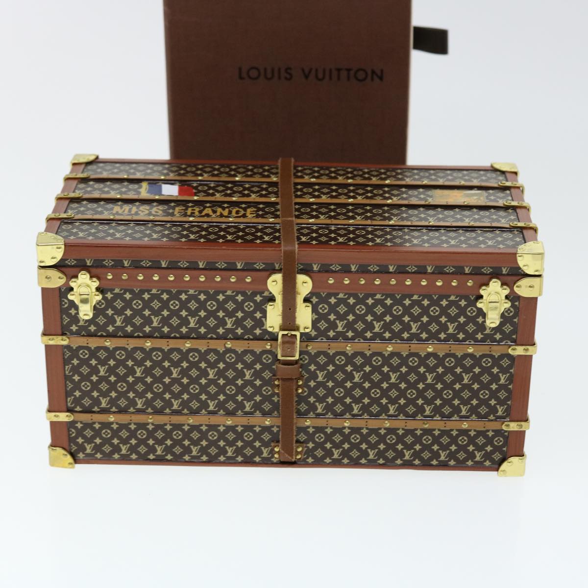 LOUIS VUITTON Miss France Paper Weight 2010 Brown M99408 LV 40979A