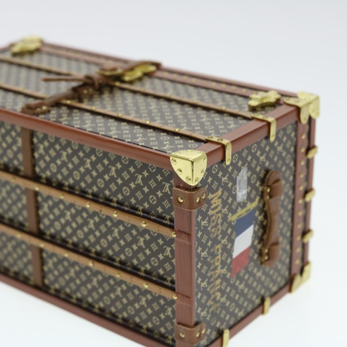 LOUIS VUITTON Miss France Paper Weight 2010 Brown M99408 LV 40979A