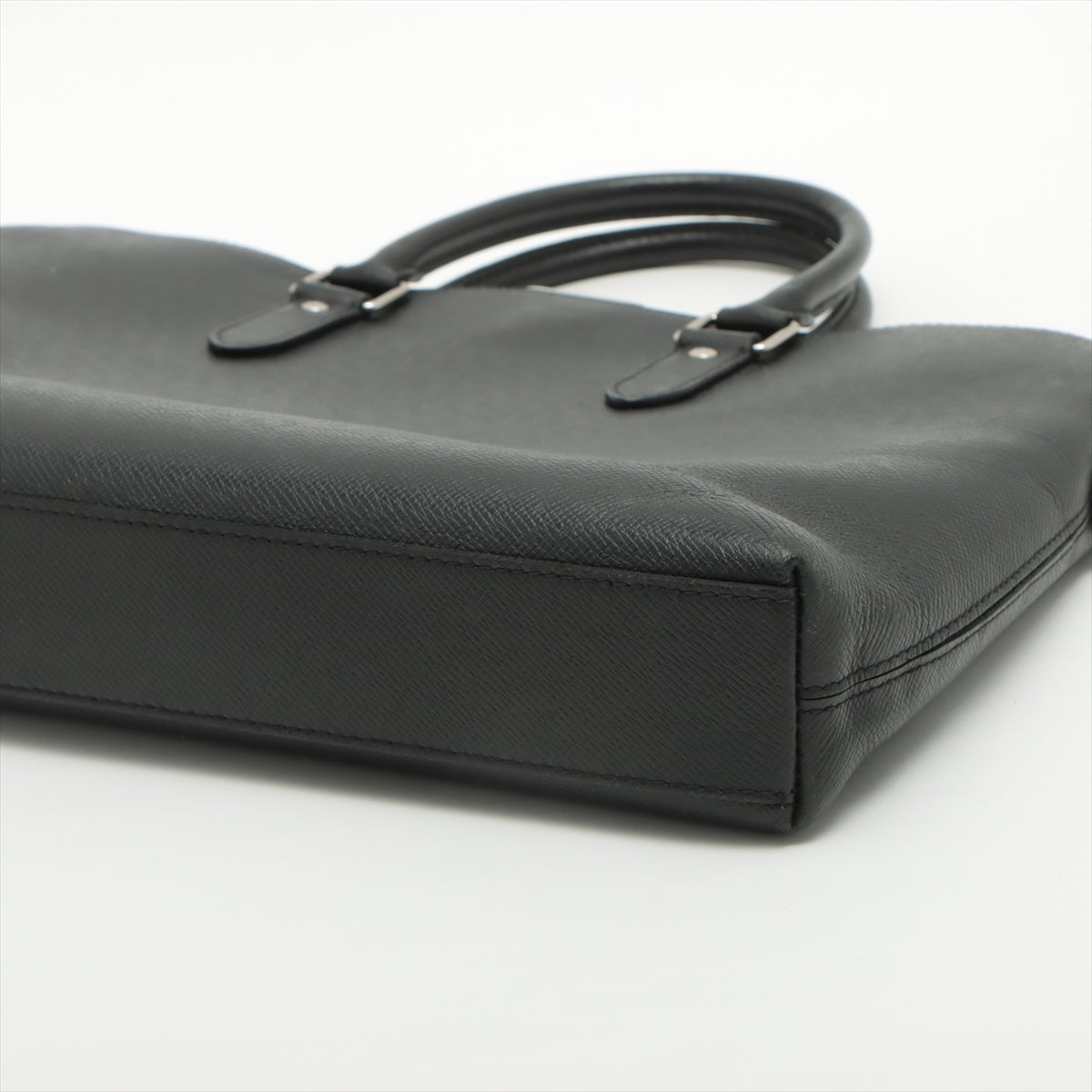 Louis Vuitton Taiga Anton M33416