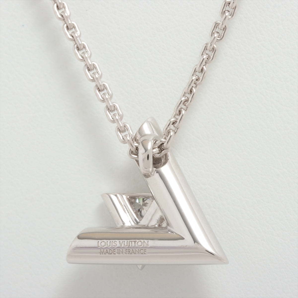 Louis Vuitton Pandantive LV Volt one GM diamond necklace 750 (WG) 18.0g