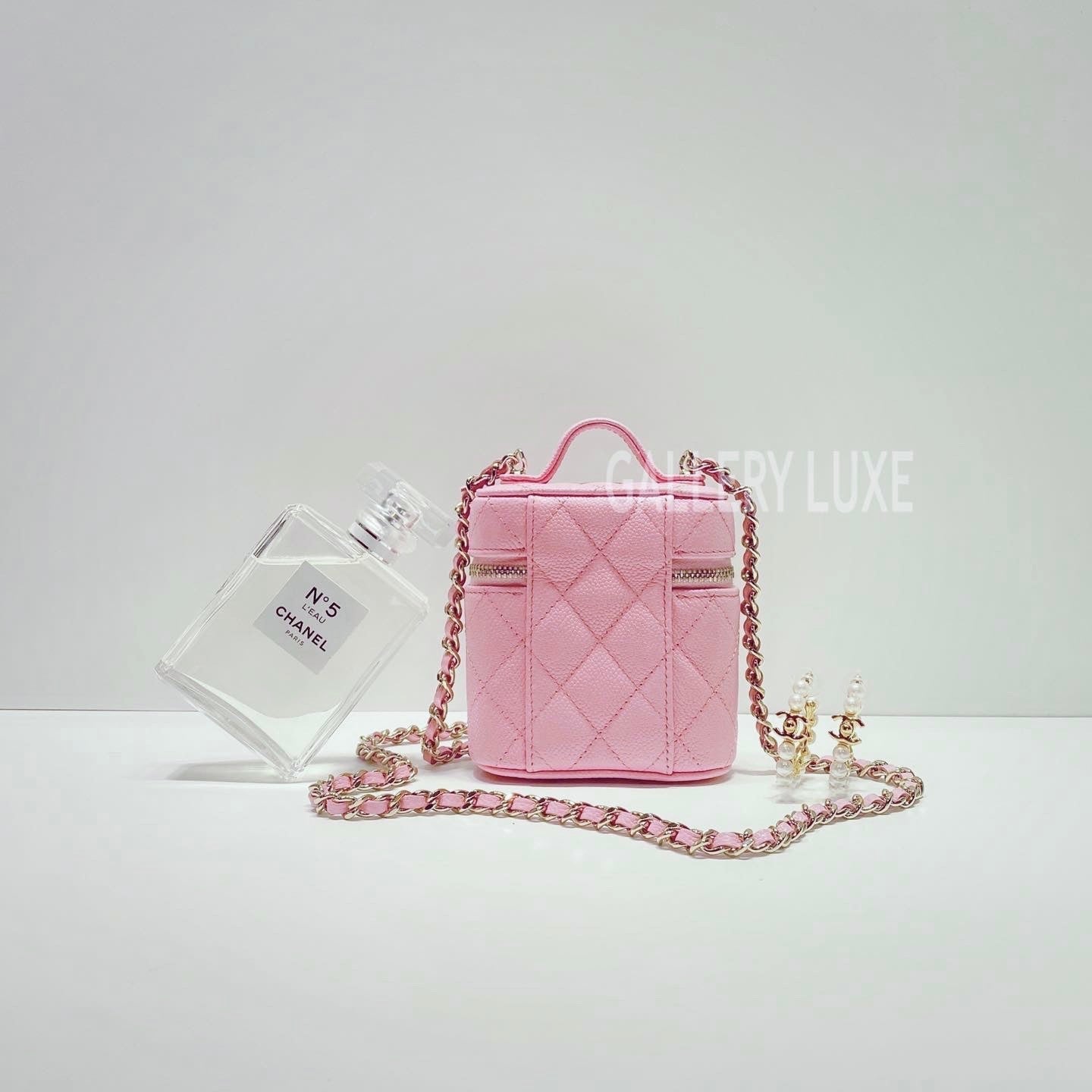 No.3376-Chanel Petite Curved Vanity Case With Chain  (Brand New / 全新貨品)