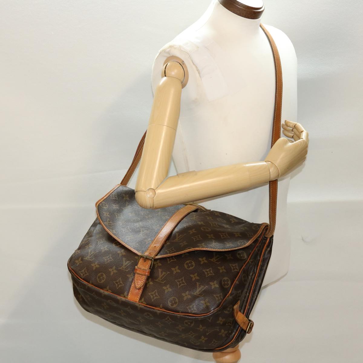 LOUIS VUITTON Monogram Saumur 35 Shoulder Bag M42254 LV 43922