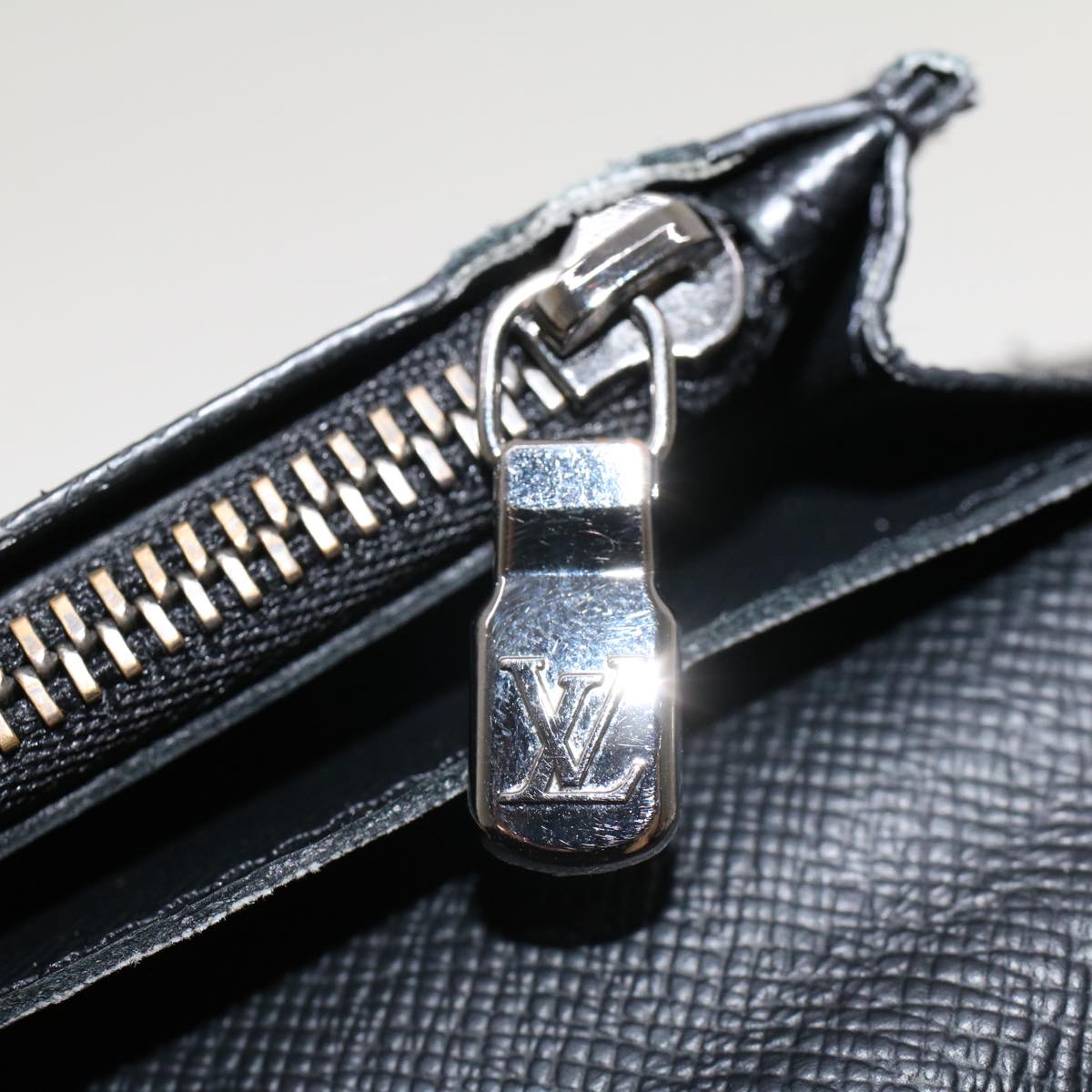 LOUIS VUITTON Eclipse Split Portefeuille Braza Long Wallet M63027 LV 44110