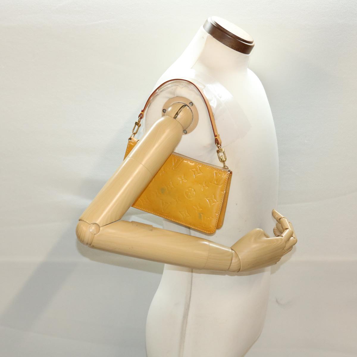 LOUIS VUITTON Monogram Vernis Lexington Accessory Pouch Beige M91010 LV 44315