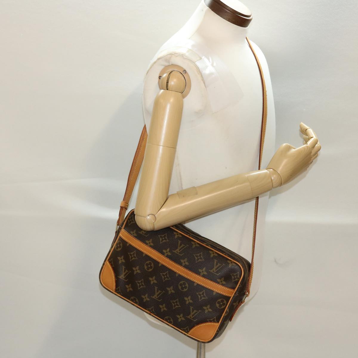LOUIS VUITTON Monogram Trocadero 27 Shoulder Bag M51274 LV 44407