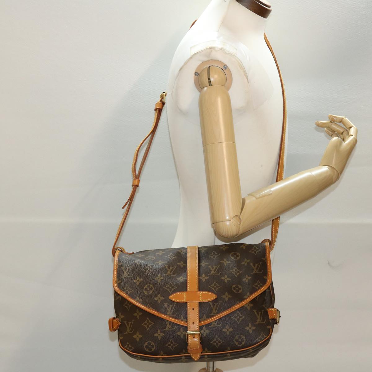LOUIS VUITTON Monogram Saumur 30 Shoulder Bag M42256 LV 44417