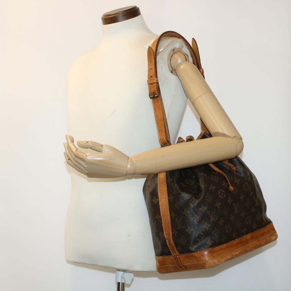 LOUIS VUITTON Monogram Noe Shoulder Bag M42224 LV 44444
