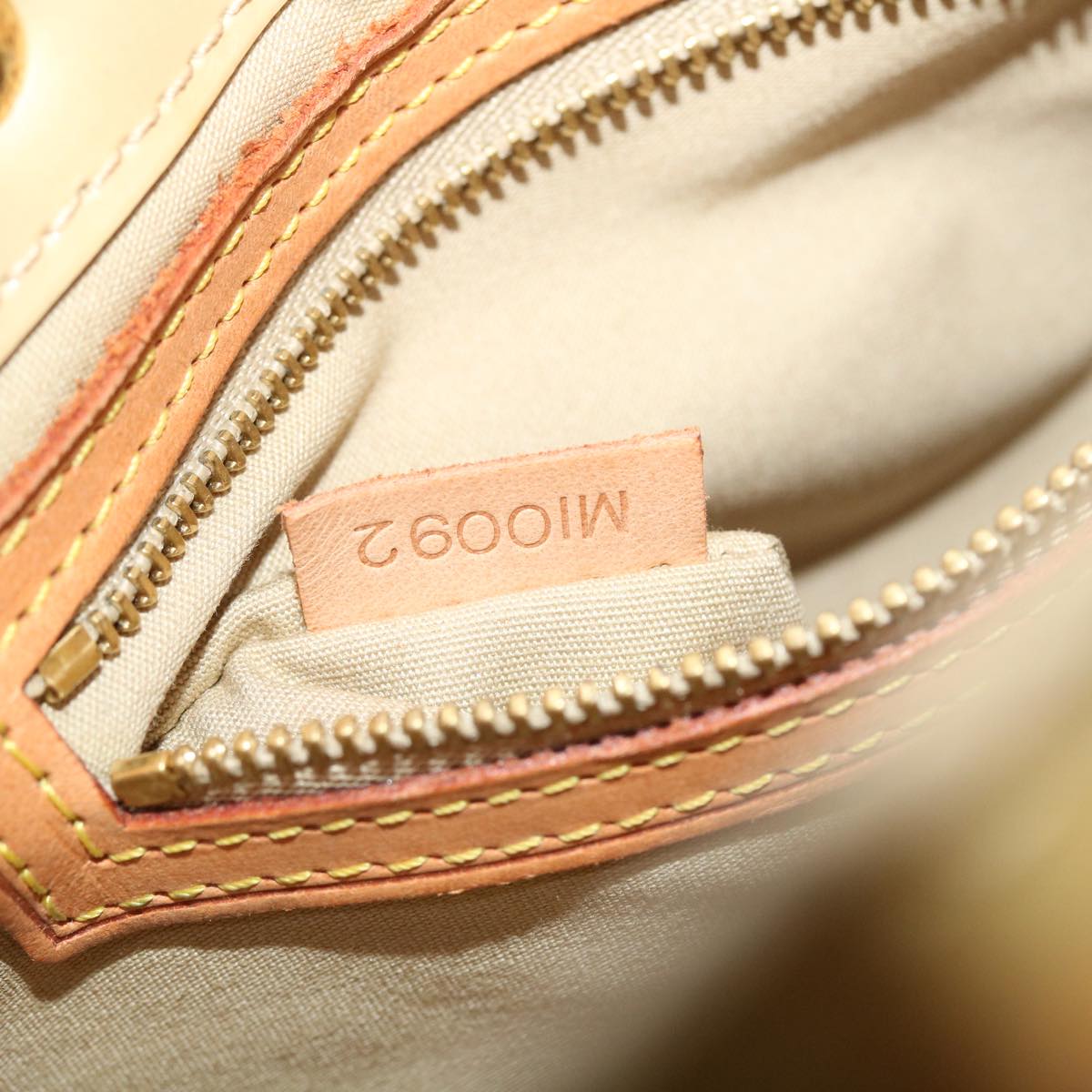 LOUIS VUITTON Monogram Vernis Reade PM Hand Bag Beige M91334 LV 44477