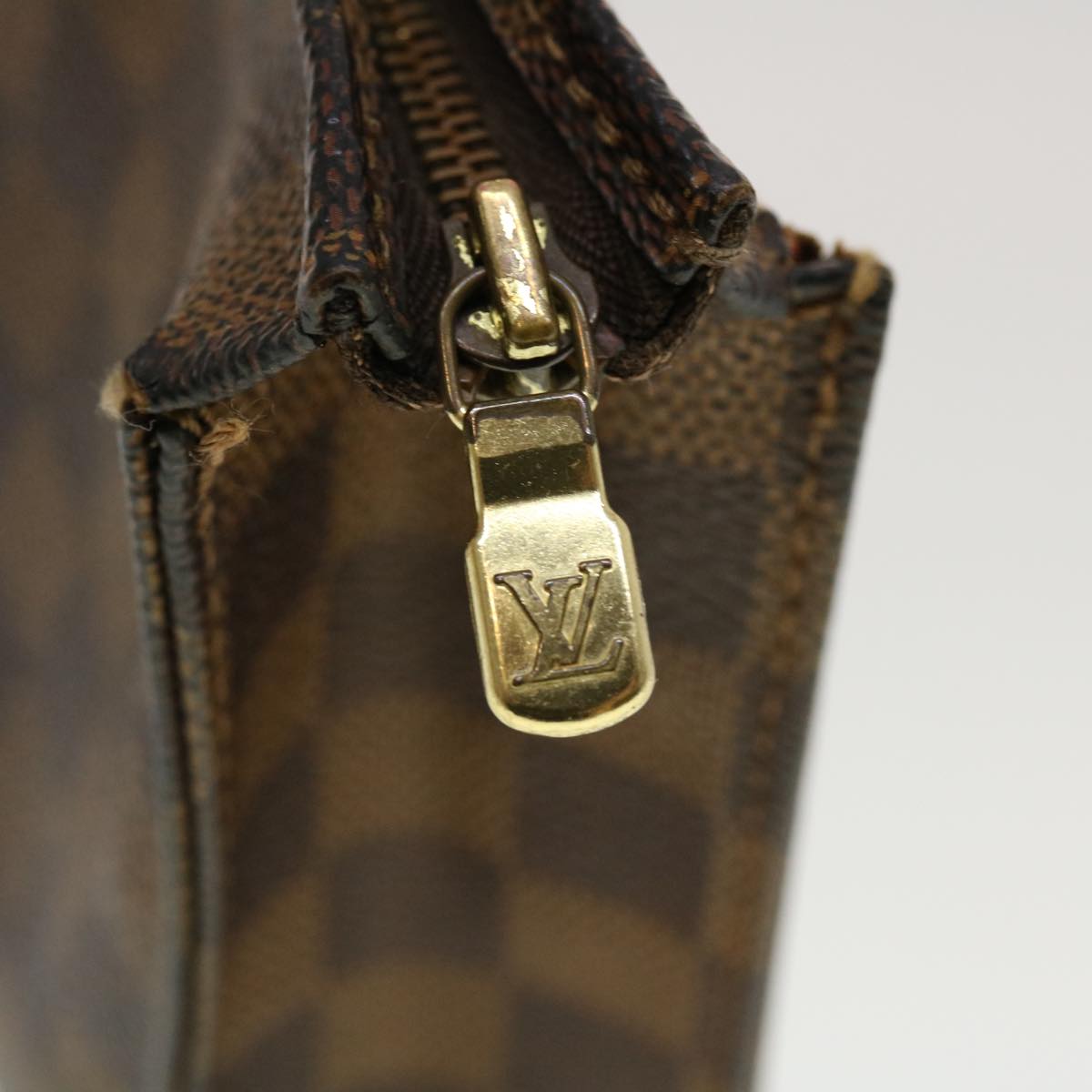 LOUIS VUITTON Damier Ebene Poche Toilette 26 Pouch N47543 LV 44485