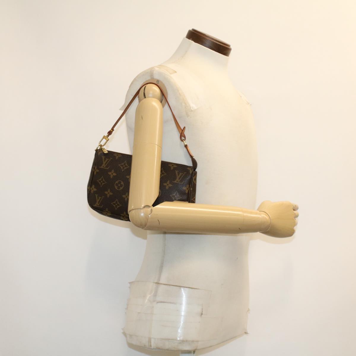LOUIS VUITTON Monogram Pochette Accessoires Pouch M51980 LV 44496