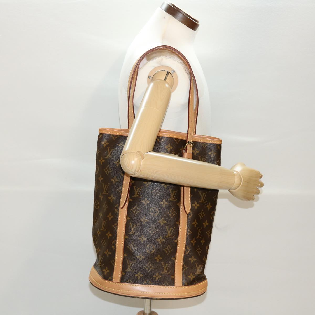 LOUIS VUITTON Monogram Bucket GM Shoulder Bag M42236 LV 44613