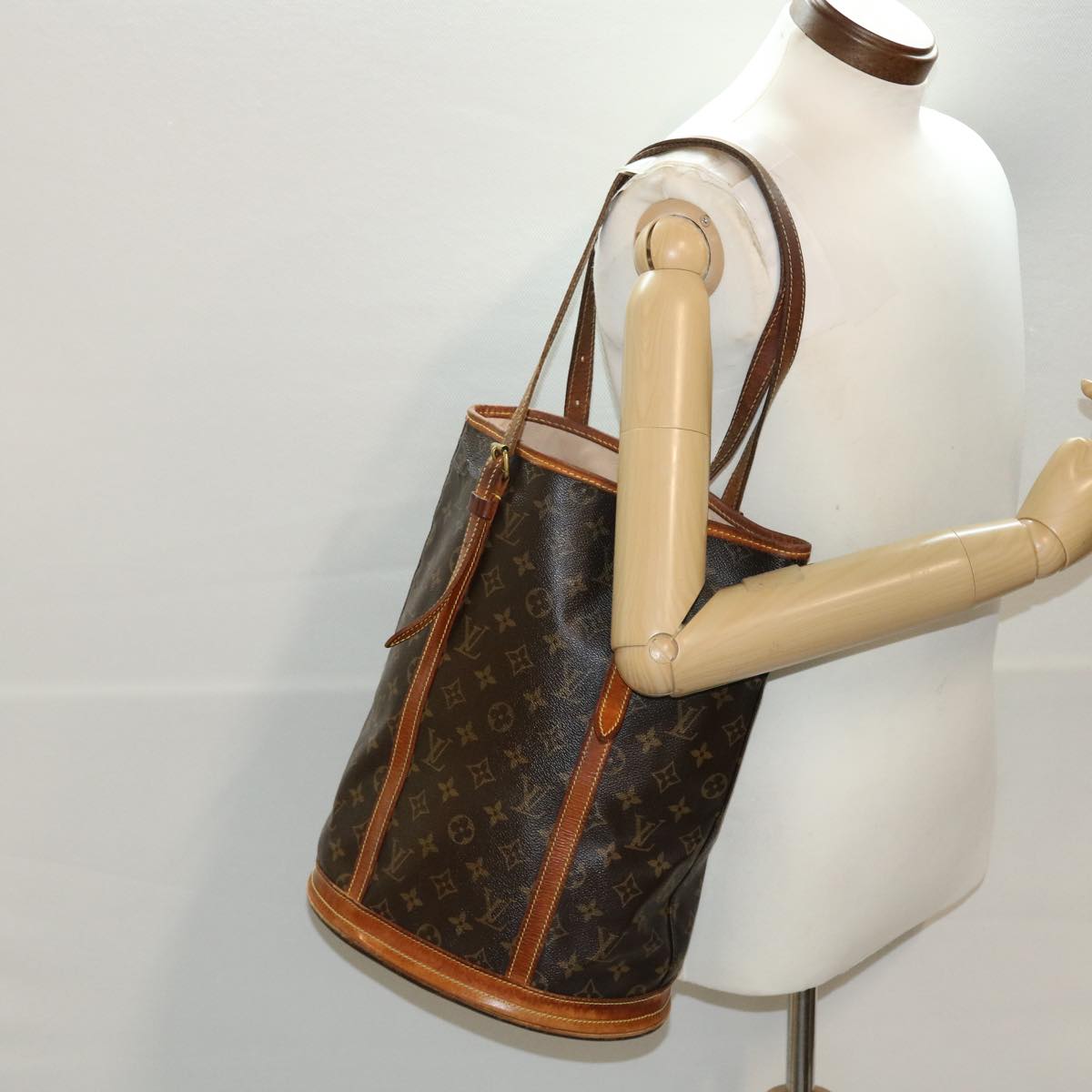 LOUIS VUITTON Monogram Bucket GM Shoulder Bag M42236 LV 44648