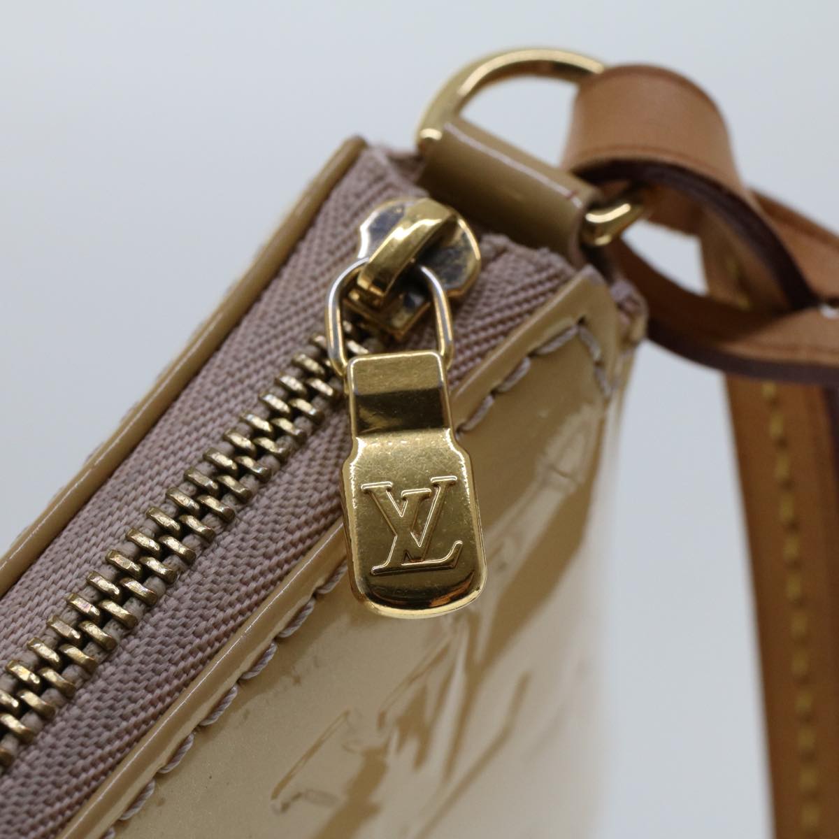 LOUIS VUITTON Vernis Pochette Accessoires Pouch Dunne M90196 LV 44674