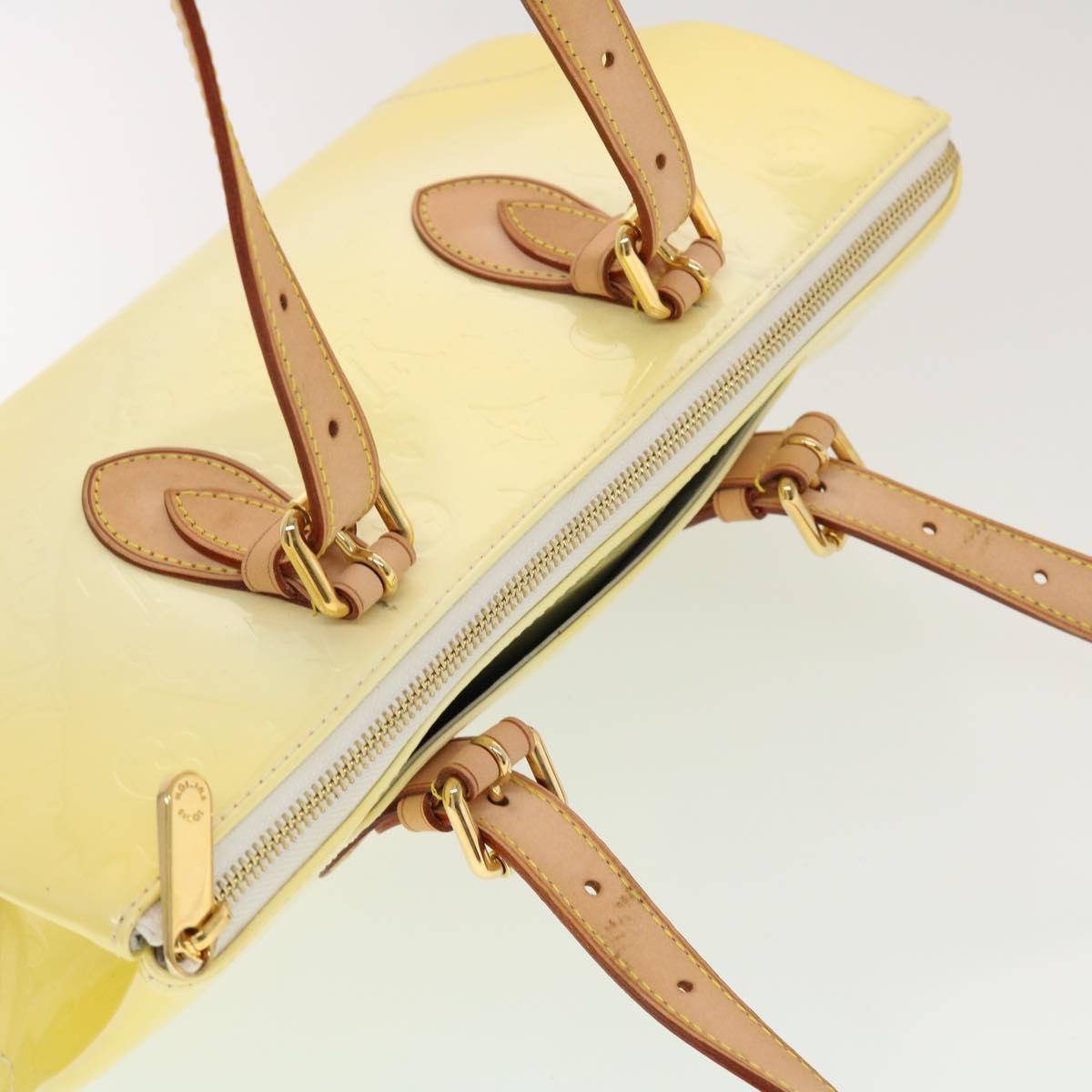 LOUIS VUITTON Vernis Rose Wood Avenue Shoulder Bag Perle M93508 LV 44747