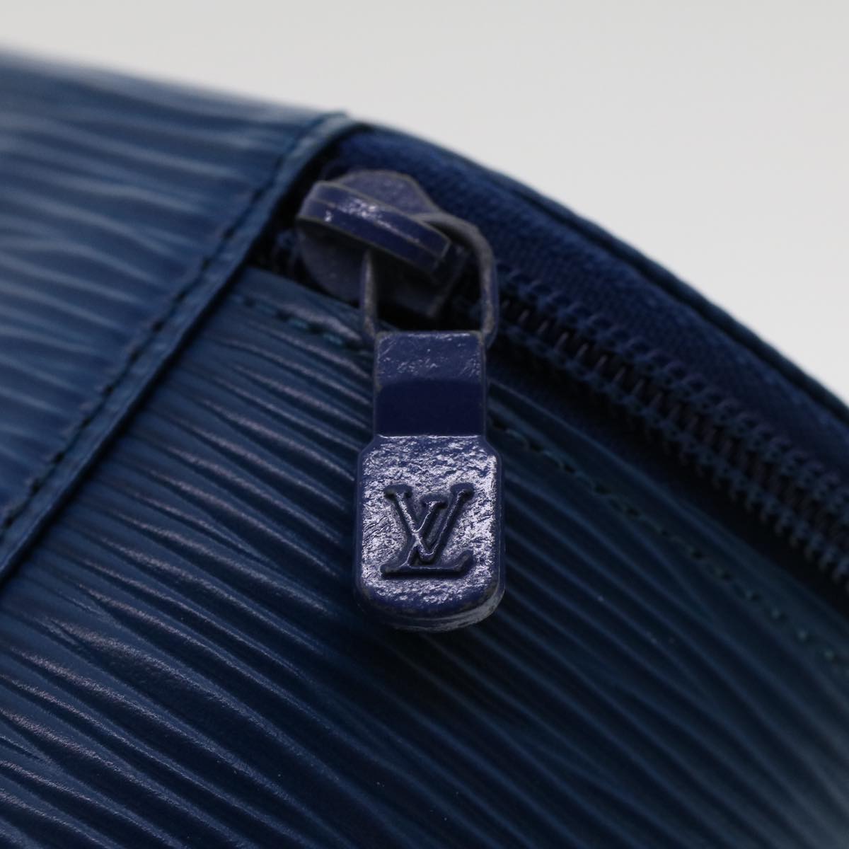 LOUIS VUITTON Epi Ecrin Bijoux 12 Jewelry Case Blue M48207 LV 44775