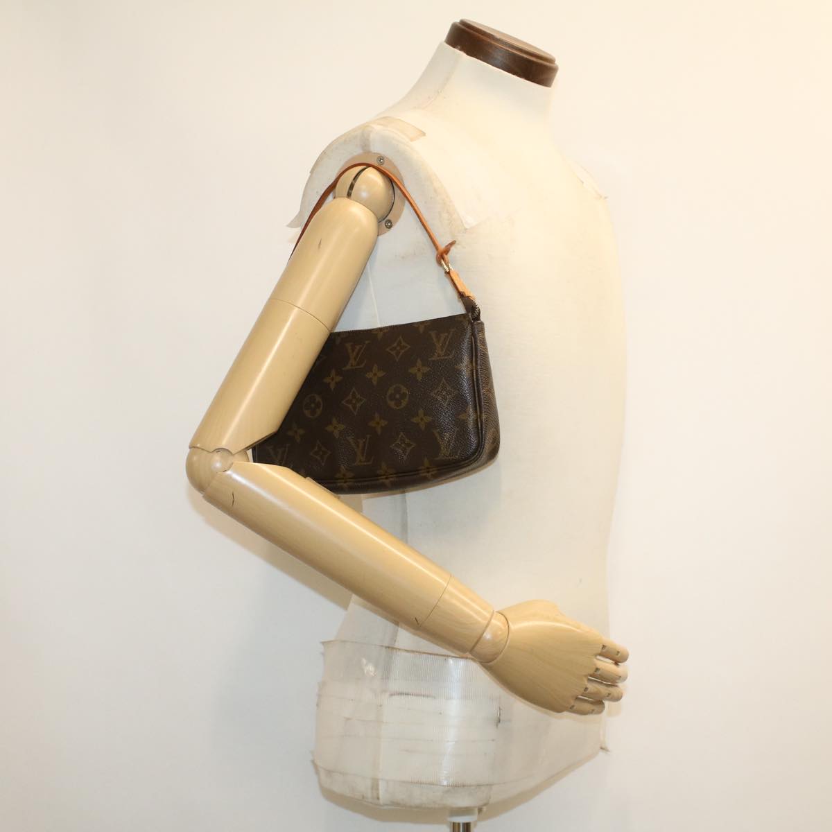 LOUIS VUITTON Monogram Pochette Accessoires Pouch M51980 LV 44788