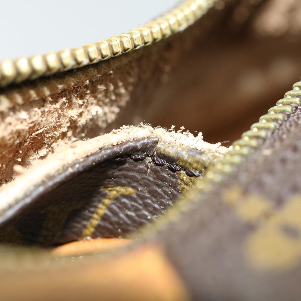 LOUIS VUITTON Monogram Trousse Patte Pression Cosmetic Pouch M47636 44837