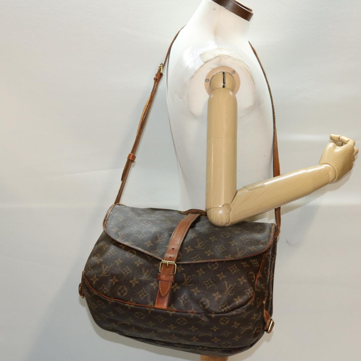LOUIS VUITTON Monogram Saumur 35 Shoulder Bag M42254 LV 44846