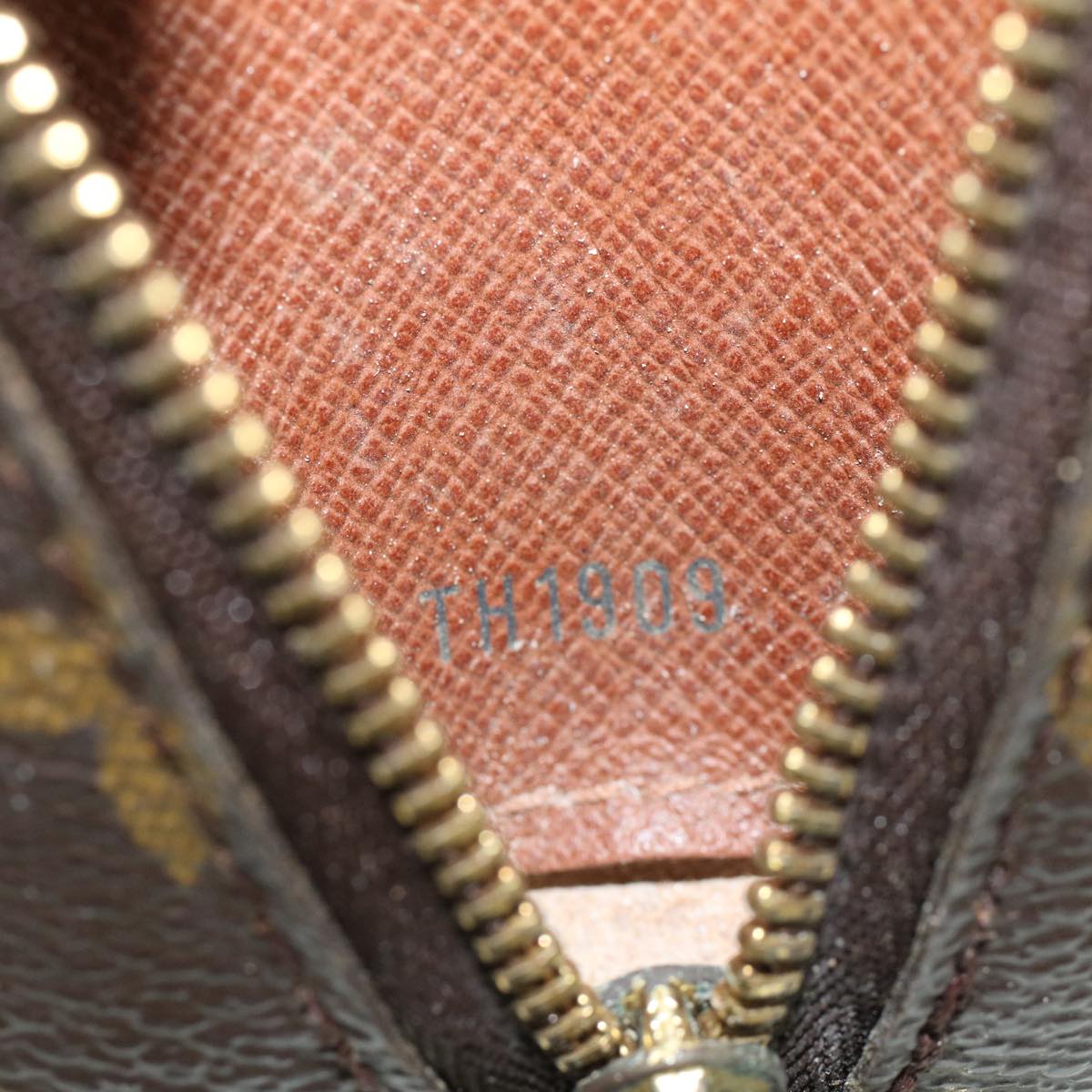 LOUIS VUITTON Monogram Trousse Demi Ronde Cosmetic Pouch M47520 LV 44905