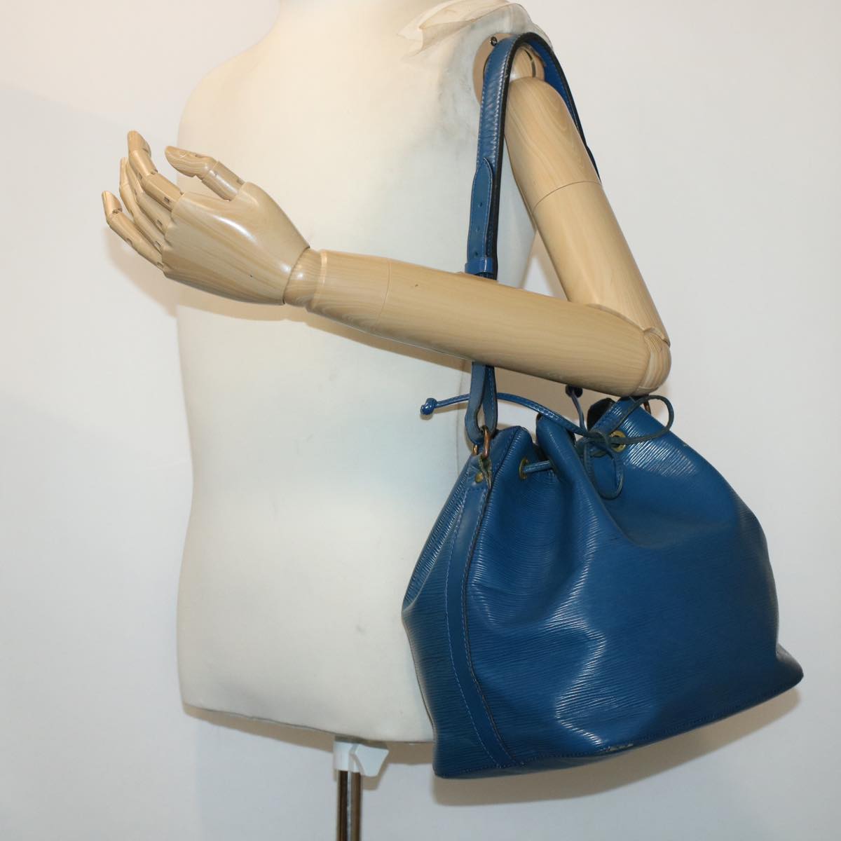 LOUIS VUITTON Epi Petit Noe Shoulder Bag Blue M44105 LV 44931
