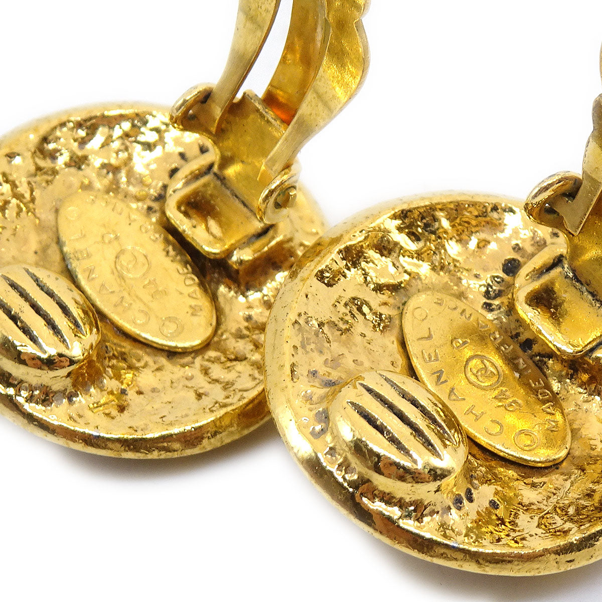 Luxury Chanel 1994 Button Earrings Gold Small