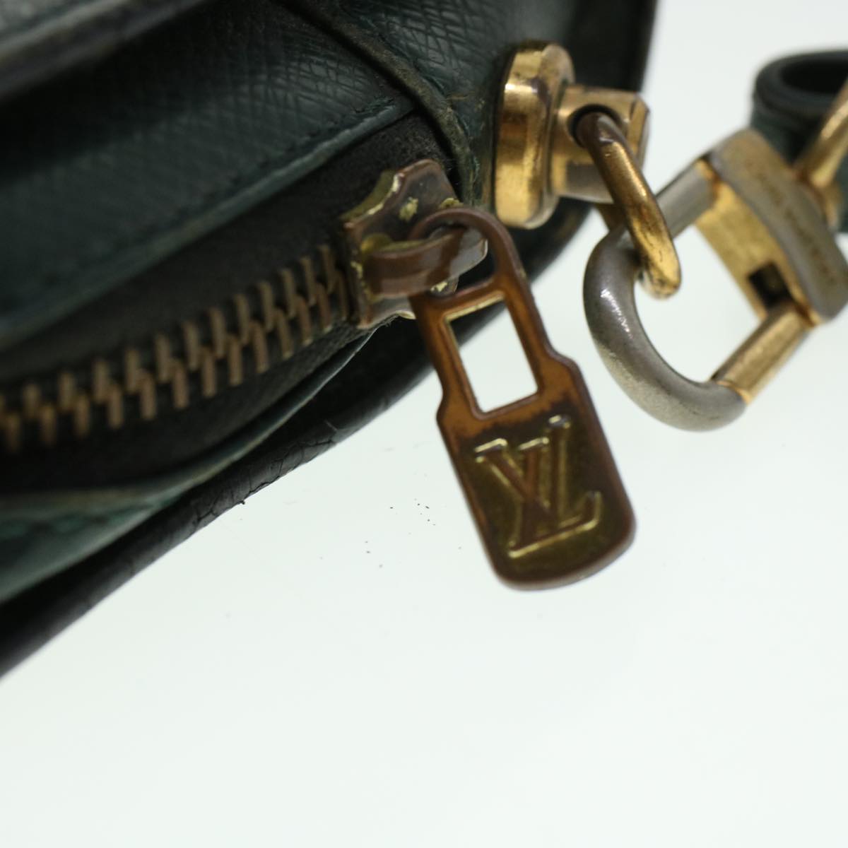 LOUIS VUITTON Taiga Baikal Clutch Bag Epicea M30184 LV 45000