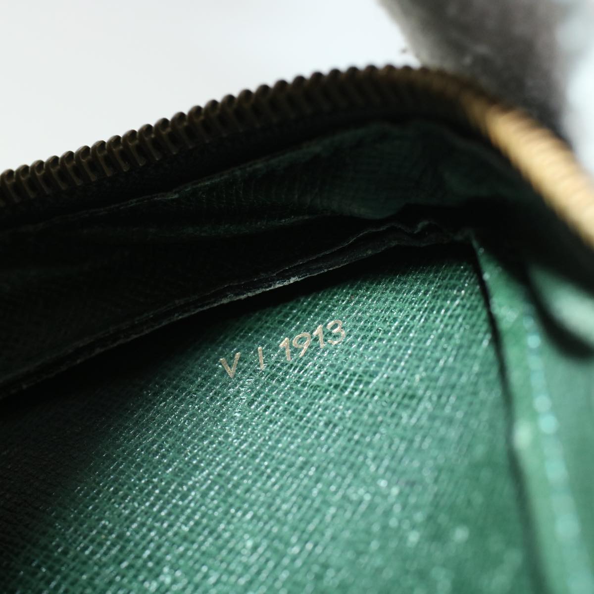 LOUIS VUITTON Taiga Baikal Clutch Bag Epicea M30184 LV 45000
